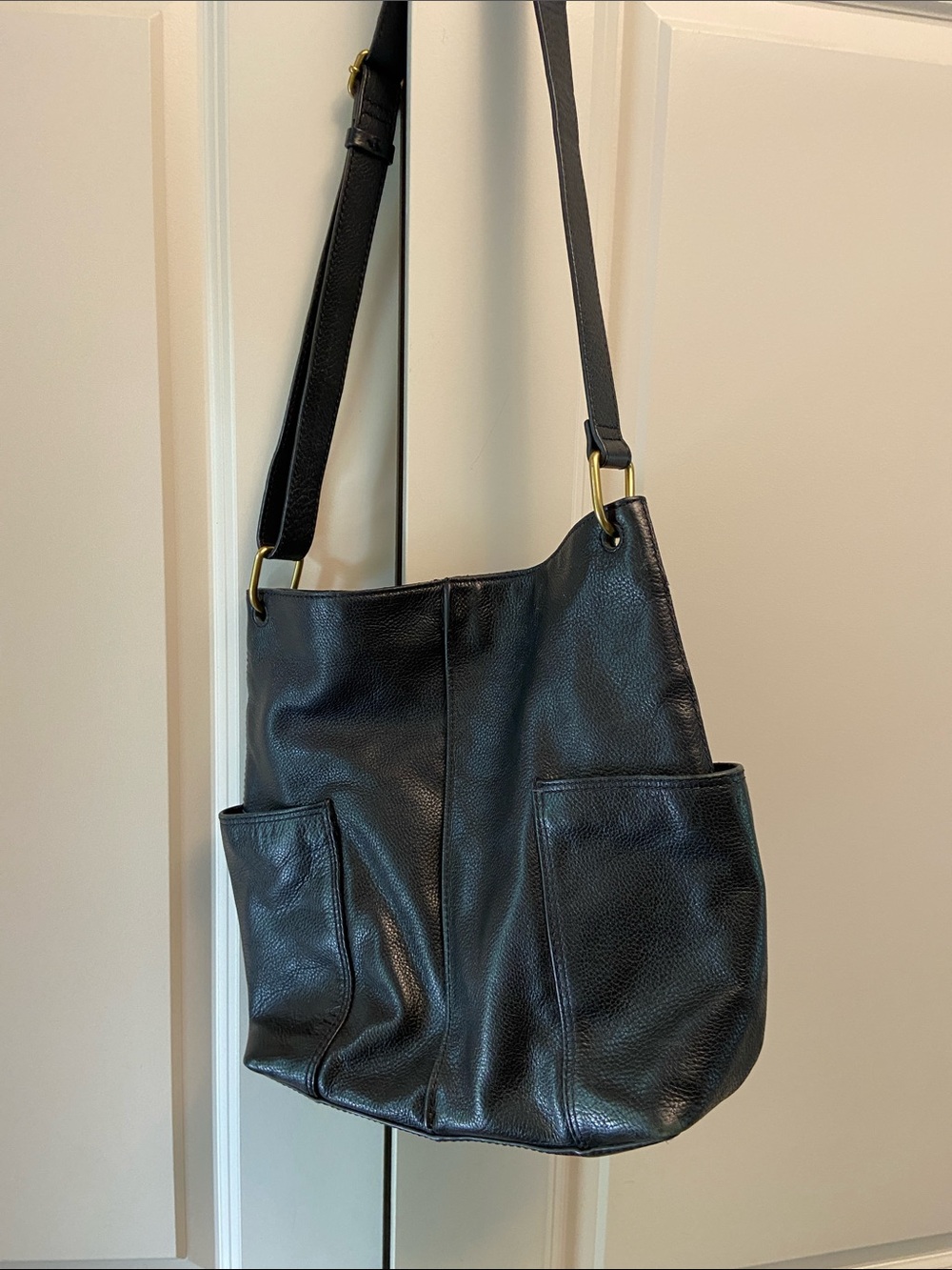Fossil Black Leather Shoulder Bag with Exterior Pockets